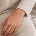 Bracelet Am Israël Haï serti doré – porté