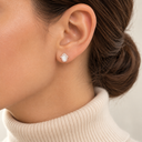 Boucles d'oreilles Puces Hamsa Nacre or rose portées