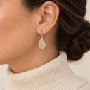 Boucles d'oreilles Créoles Aech Cheli dorées portées