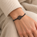 Bracelet Chaîne Aech Cheli Grande Flamme noir porté