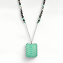 שרשרת פתק טורקיז – חרוזים בגוון טורקיז וקמע עור