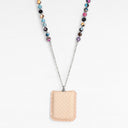 שרשרת ספר צבעונית – חרוזים רב־גוניים וקמע פתק