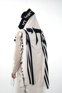 טלית חי כחול כהה