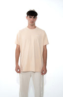 חולצת טי-שירט: בז' להבה שחורה