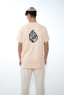 חולצת טי-שירט: בז' להבה שחורה