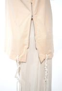 חולצת טי-שירט: בז' להבה שחורה