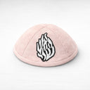 Kippa en velours Rose pale  – Broderie Aech Sheli
