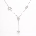 Collier multi-symboles Eliorness en argent serti de zirconiums avec Étoile de David, Hamsa, Œil et Haï."