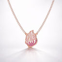 Collier Tennis Aech Sheli Eliorness en argent plaqué or rose avec chaîne sertie de zirconiums et symbole central en dégradé de pierres roses étincelantes