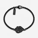 Bracelet chaîne en acier inoxydable noir mat Eliorness avec le symbole central Aech Sheli de Rabbi Nahman et plaque gravée Eliorness Artist Maker – Bijou juif contemporain All Black.