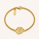 Bracelet chaîne en acier inoxydable or jaune Eliorness avec le symbole central Aech Sheli de Rabbi Nahman et plaque gravée Eliorness Artist Maker – Bijou juif contemporain.