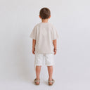 Vue arrière du t-shirt Tsitsit enfant beige oversize avec motif Aech Sheli brodé au dos collection enfant Eliorness.