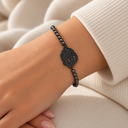 Bracelet Boules Aech Cheli Serti – noir, porté