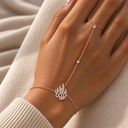 Bracelet de main Aech Cheli or rose porté