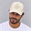 Casquette Aech Cheli – Beige & Blanc portée – Eliorness