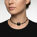 שרשרת Brooklyn Small – חרוזים שחורים ותליון פתק