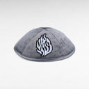 Kippa en velours Gris– Broderie Aech Sheli