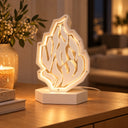 Boîte de Tsedaka lumineuse Aech Cheli blanche allumée dans un salon – Eliorness