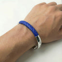 צמיד Petek מתכת – גימור קרוקו כחול חשמלי