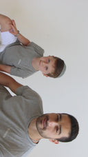 T-shirt Tsitsit Enfant "Aech Sheli" en Coton Premium – Gris Chiné & Flamme Noire | Collection Eliorness