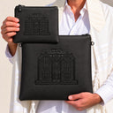 Set de Pochettes Tallit & Téfilines Cuir 770 – Noir – porté avec tallit