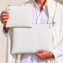 Set de Pochettes Tallit & Téfilines Cuir Croco – Blanc – porté avec tallit