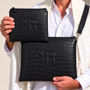 Set de Pochettes Tallit & Téfilines Cuir Croco – Noir, Haï – porté avec tallit