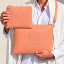 Set de Pochettes Tallit & Téfilines Cuir Croco – Orange Corail – porté avec tallit