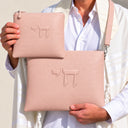 Set de Pochettes Tallit & Téfilines Cuir Croco – Rose, Haï – porté avec tallit