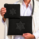 Set de Pochettes Tallit & Téfilines Lin – Noir, Maguen David – porté avec tallit