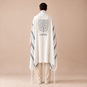 Tallit Personnalisé Bleu Ciel – broderie Ménorah
