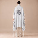 Tallit Personnalisé Gris Clair – broderie Aech Cheli