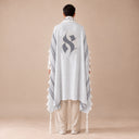 Tallit Personnalisé Gris Clair – broderie Aleph