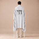 Tallit Personnalisé Gris Clair – broderie Haï