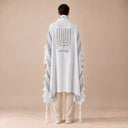 Tallit Personnalisé Gris Clair – broderie Ménorah