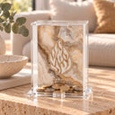 Boîte de Tsedaka marbre beige posée dans un intérieur – Eliorness